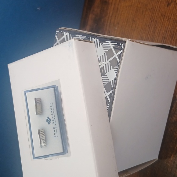 Ryan Seacrest Distinction Silver Cuff Links - Picture 6 of 7